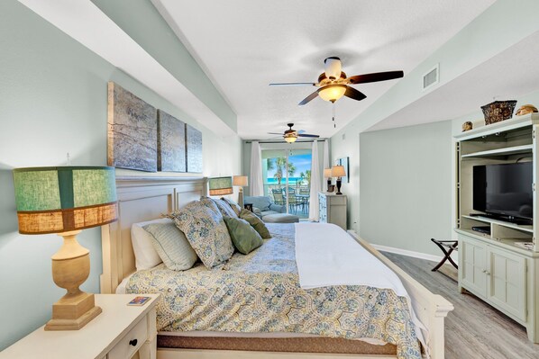 3 slaapkamers, een strijkplank/strijkijzer, wifi, beddengoed