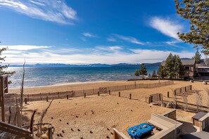 On the beach - Stunning Unobstructed Tahoe Views, Close to Northstar, Steps to Shops, Restaurants! (Kings Beach)
