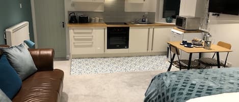 1 bedroom, desk, iron/ironing board, WiFi