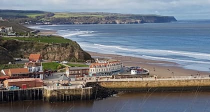 Newly converted fresh, airy hideaway near Whitby