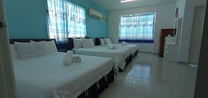 1 dormitori, planxa i posts de planxar i wifi