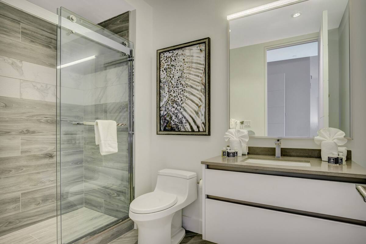 presidential suite, 2 bedrooms | bathroom | shower, rainfall showerhead, free toiletries, hair dryer