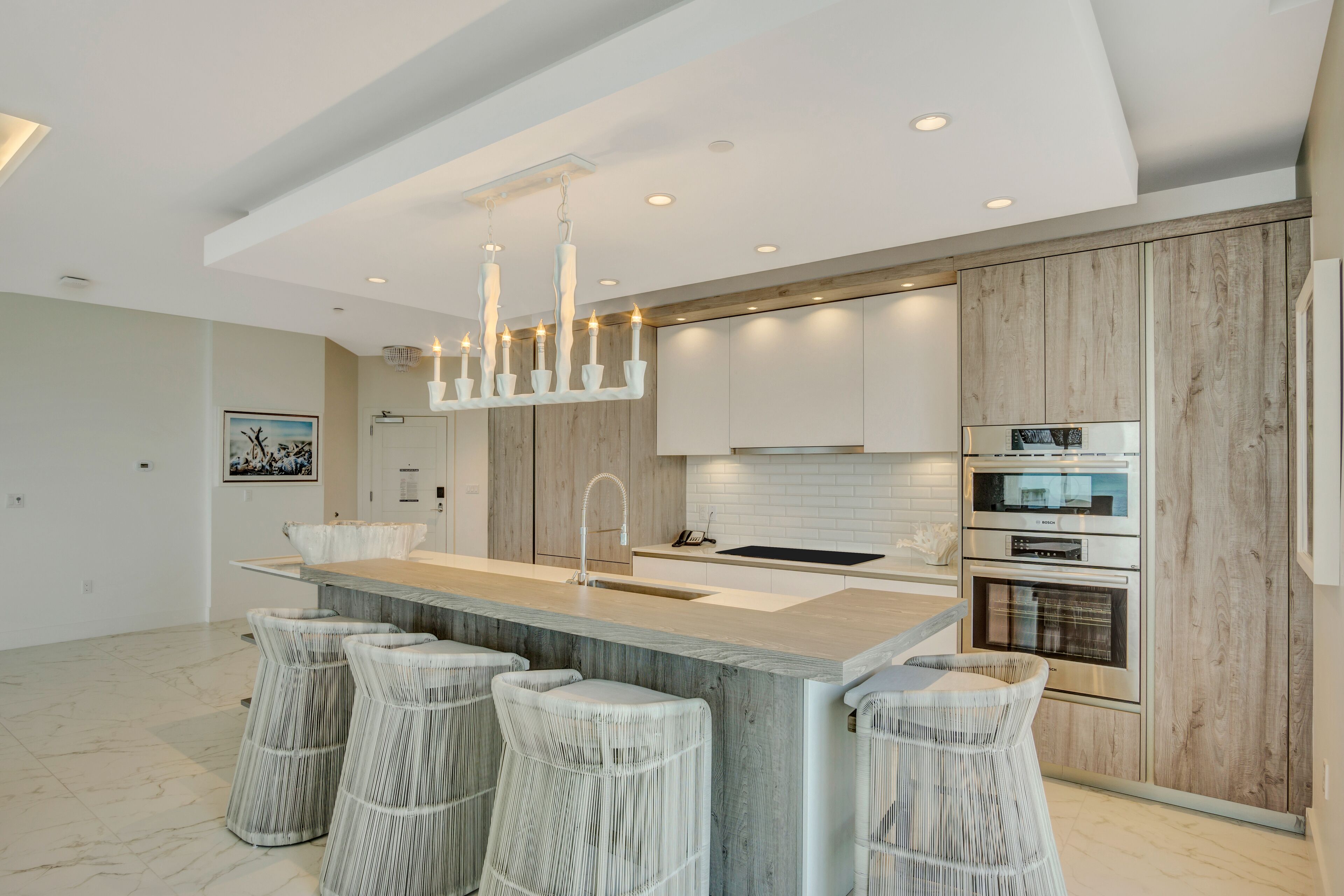 presidential suite, 2 bedrooms | private kitchen | mini-fridge, microwave, coffee/tea maker