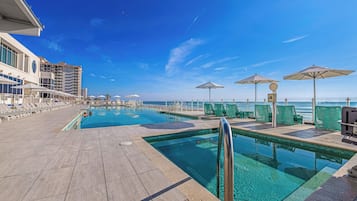 Piscina all'aperto, cabine incluse nel prezzo, ombrelloni da piscina