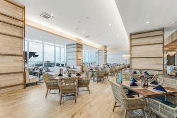 Breakfast, lunch and dinner served at Daytona Grande Oceanfront Resort