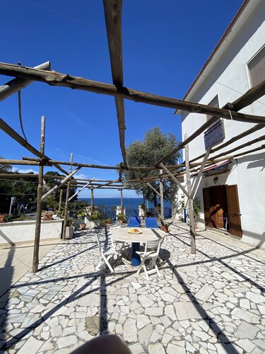  Joyful seafront villa on the Sorrento coast with stunning view on Naples Gulf