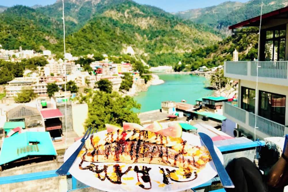 Skyard Hostel Rishikesh (Laxman Jhula)