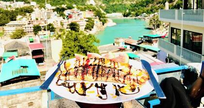 Skyard Hostel Rishikesh (Laxman Jhula)