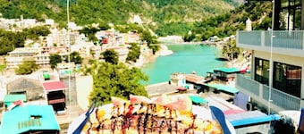 Skyard Hostel Rishikesh (Laxman Jhula)