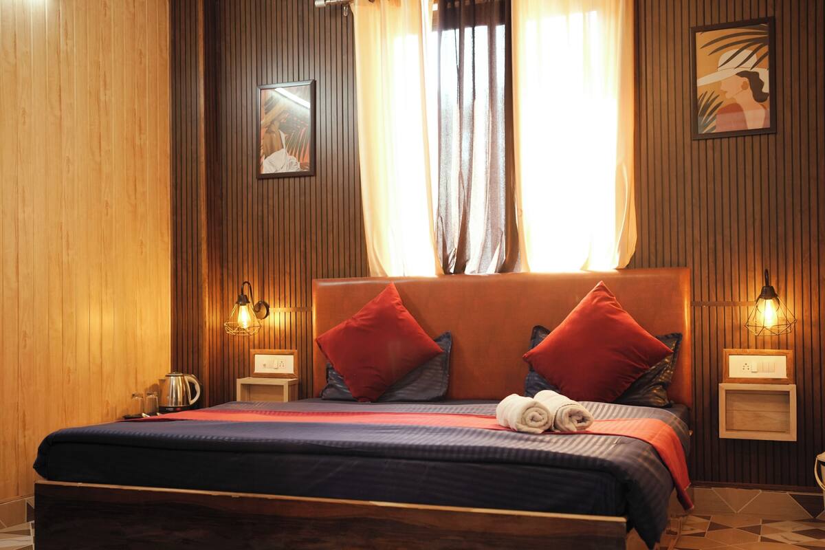 Deluxe Double Room | 1 bilik tidur, langsir/tirai gelap terus, Wi-fi percuma, cadar katil