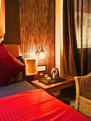 1 bedroom, blackout curtains, free WiFi, bed sheets