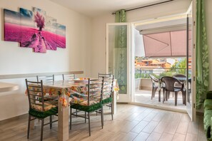 Dining - Apartment “Ligure” close to the Beach with A/C, Balcony & Terrace (alghero)