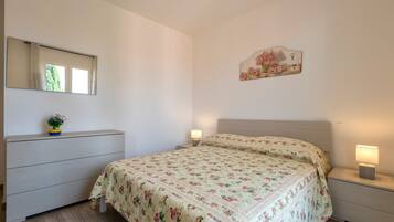 1 bedroom, iron/ironing board, bed sheets