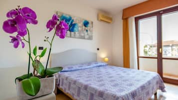 2 soverom, strykejern/-brett og sengetøy