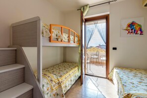 2 chambres, fer et planche à repasser, draps fournis