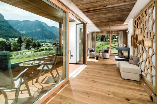 Luxurious Paruda Mountainchalet with Mountain View, Wi-Fi