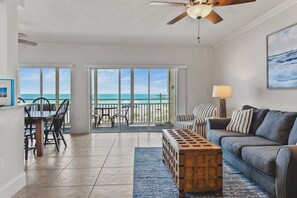 スマートテレビ、DVD プレーヤー、書庫