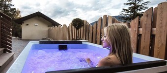 Lovely Apartment “Wellness Lodge Diletta” with Lake View, Balcony, Whirlpool & Sauna