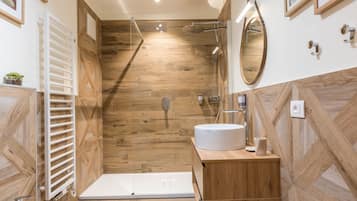 Shower, free toiletries, hair dryer, towels