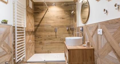 Bel appartement "Wellness Lodge Diletta" avec vue sur le lac, balcon, bain à remous et sauna