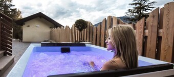 Lovely Apartment “Wellness Lodge Diletta” with Lake View, Balcony, Whirlpool & Sauna