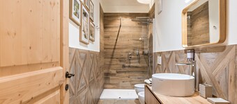 Apartment “Wellness Lodge Riccardo” with Lake and Mountain View, Sauna and Whirlpool
