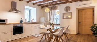 Appartamento "Wellness Lodge Edoardo" con vista sul lago e sulle montagne, idromassaggio e sauna
