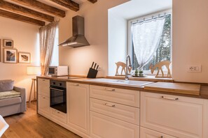 Fridge, microwave, oven, stovetop - Apartment “Wellness Lodge Edoardo” with Lake and Mountain View, Whirlpool & Sauna (santa Giuliana)