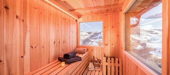 Appartement "Schlern - Heigler Hof" avec vue sur les montagnes, Wi-Fi, balcon, sauna et terrasse.