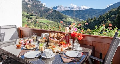 Apartment "Rosengarten" with Shared Sauna, Balcony, Mountain View & Wi-Fi