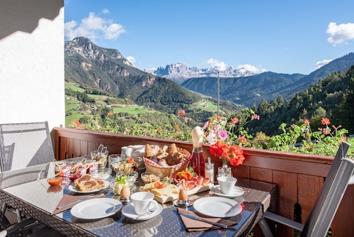 Ferienwohnung " Rosengarten" mit Gemeinschaftssauna- Balkon & Bergblick und Wlan