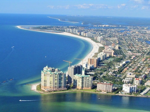 Stay at the Best Condo in the Complex, 5 floor with privacy and best water view!