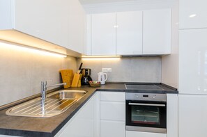 Apartment (Superior One Bedroom Apartment) | Eigene Küche | Kühlschrank, Wasserkocher mit Kaffee-/Teezubehör, Wasserkocher