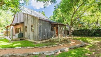 House, 3 Bedrooms | Terrace/patio