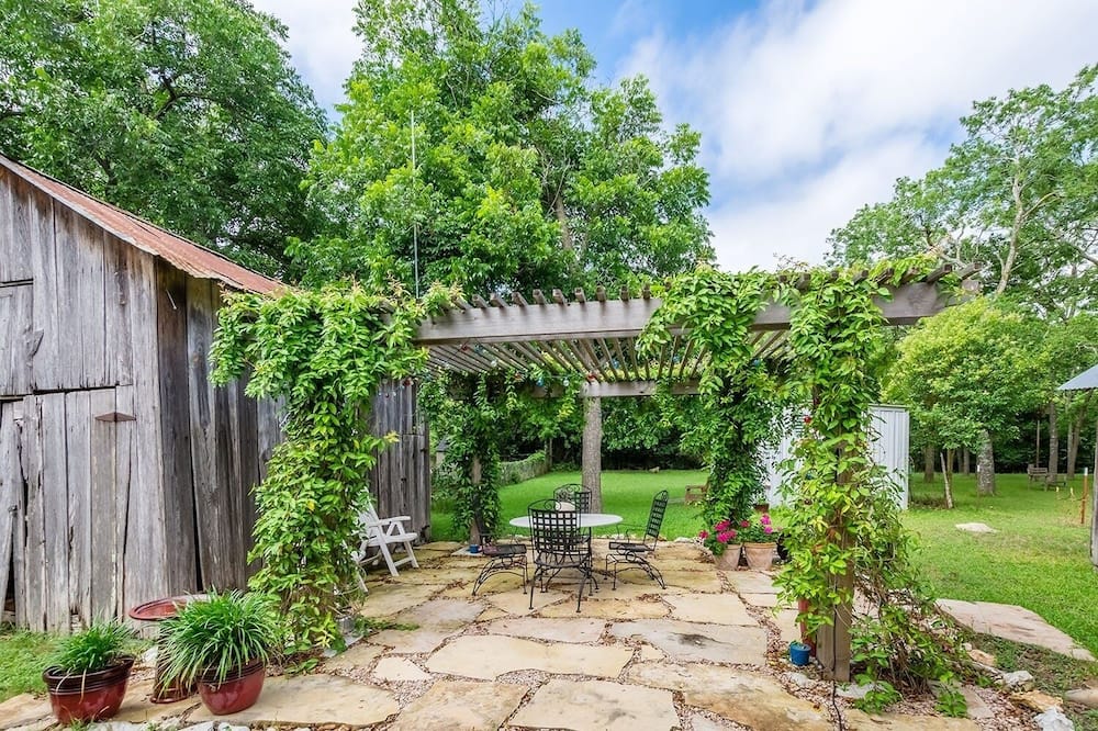 Mistletoe House 2 Bedroom Home by Redawning - Fredericksburg, TX