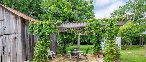 House, 2 Bedrooms | Property grounds