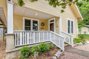 House, 2 Bedrooms | Exterior