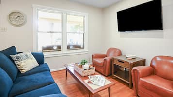 Rumah, 2 kamar tidur | Area keluarga | Smart TV