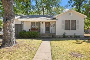 House, 2 Bedrooms | Exterior