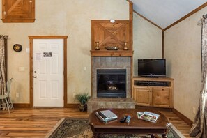 Cabin, 1 Bedroom | Living room