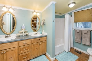 House, 2 Bedrooms | Bathroom