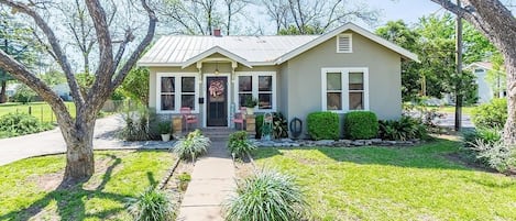 House, 2 Bedrooms | Exterior