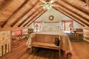 2 bedrooms, free WiFi - Ab Butler - Both Suites 2 Bedroom Cabin by RedAwning (Fredericksburg)