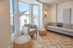 TV - Host & Stay | Abbey Hus (Whitby)