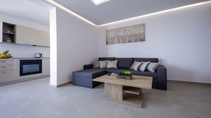 Apartment (Comfort Two Bedroom Apartment with Ja) | Living room | 25-inch flat-screen TV with satellite channels, TV