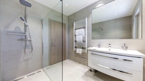 Departamento (Comfort Two Bedroom Apartment with Ja) | Baño | Regadera, toallas, shampoo 