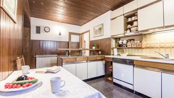 Maison (Three Bedroom Home with Terrace) | Salle Ă manger