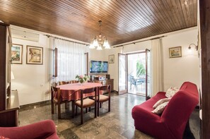 House (Three Bedroom Home with Terrace) | Living room - Holiday Home Villa Spilla (Selca)