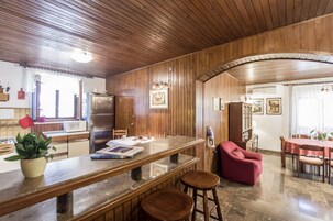 独立别墅 (Three Bedroom Home with Terrace) | 餐厅