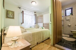 Maison (Three Bedroom Home with Terrace)